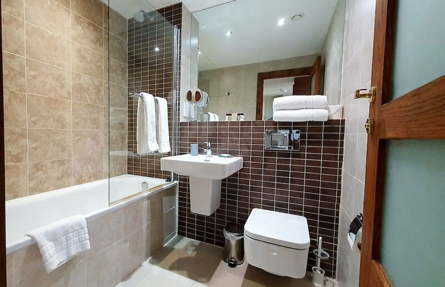 Livin Serviced Apartments Badezimmer