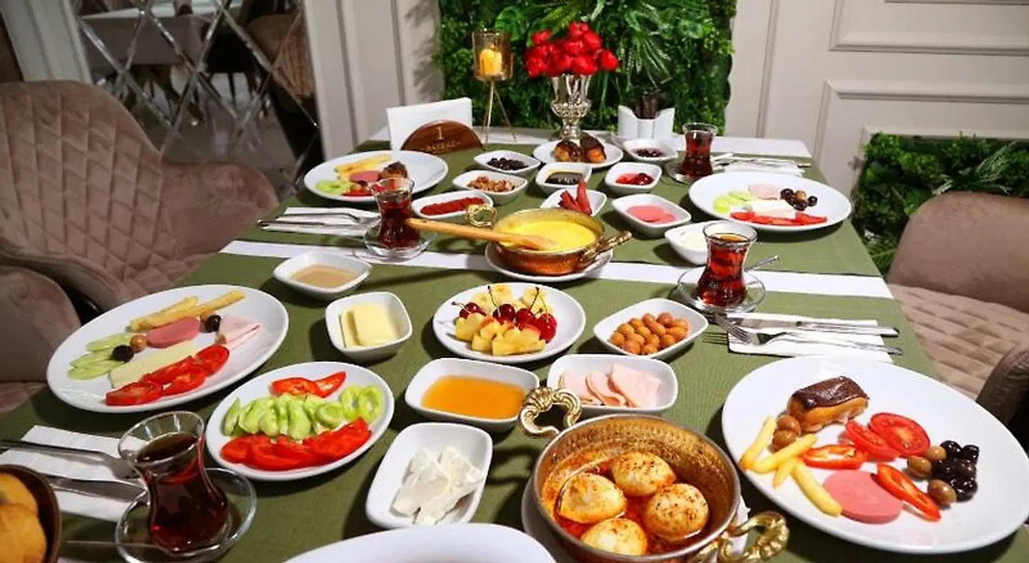 Bayrak Grand Hotel Restaurant