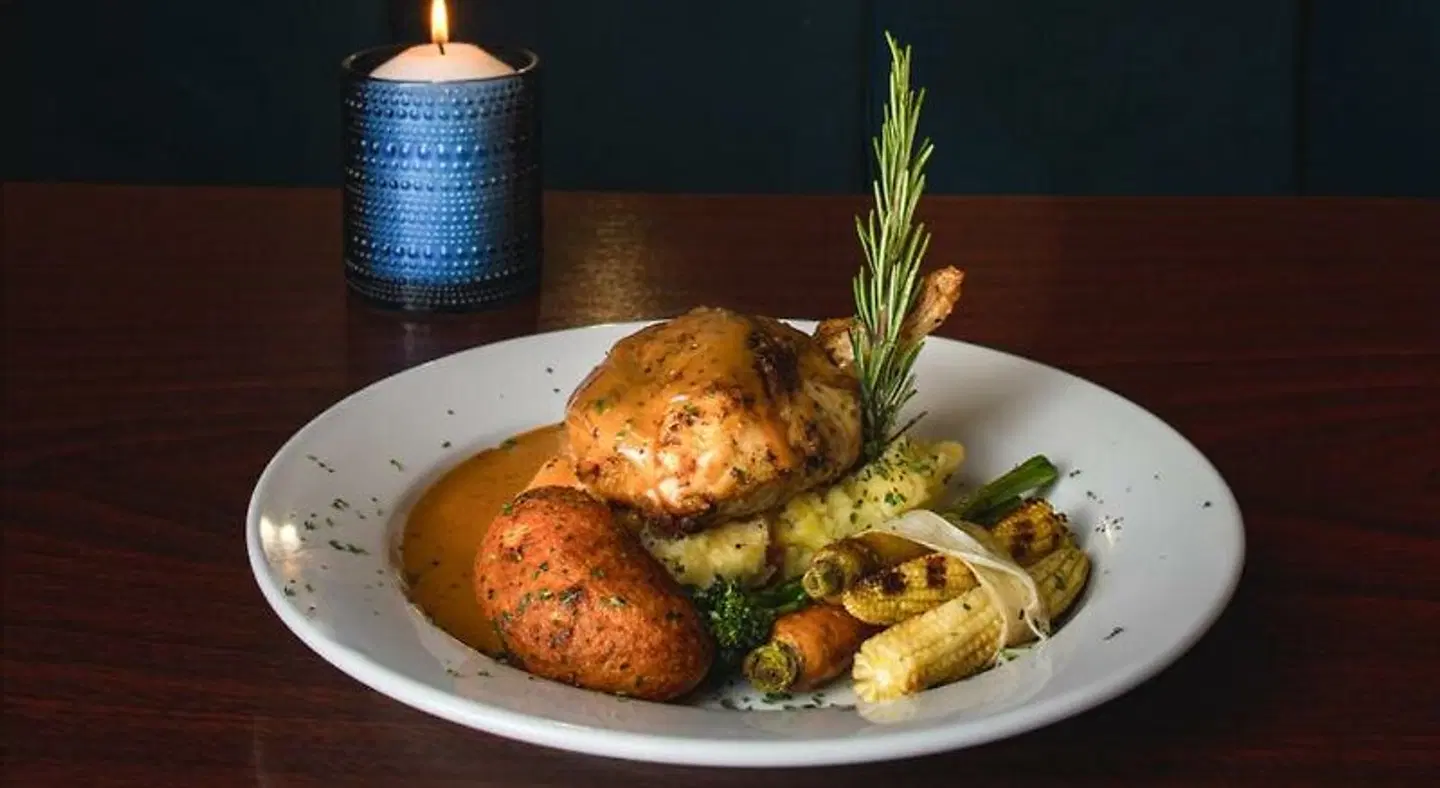 Dooly's Hotel Restaurant