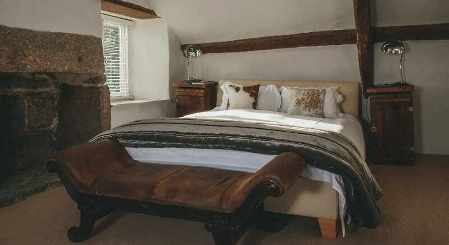 Weeke Barton ROOM_EXAMPLE