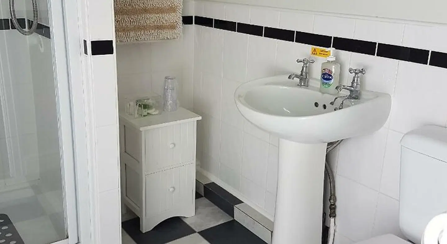 Binton Guest House Badezimmer