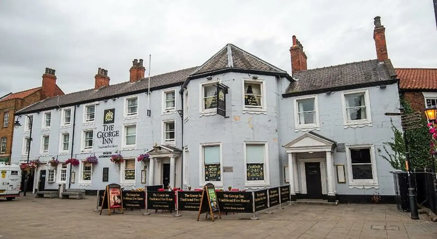 The George Inn EXTERIOR