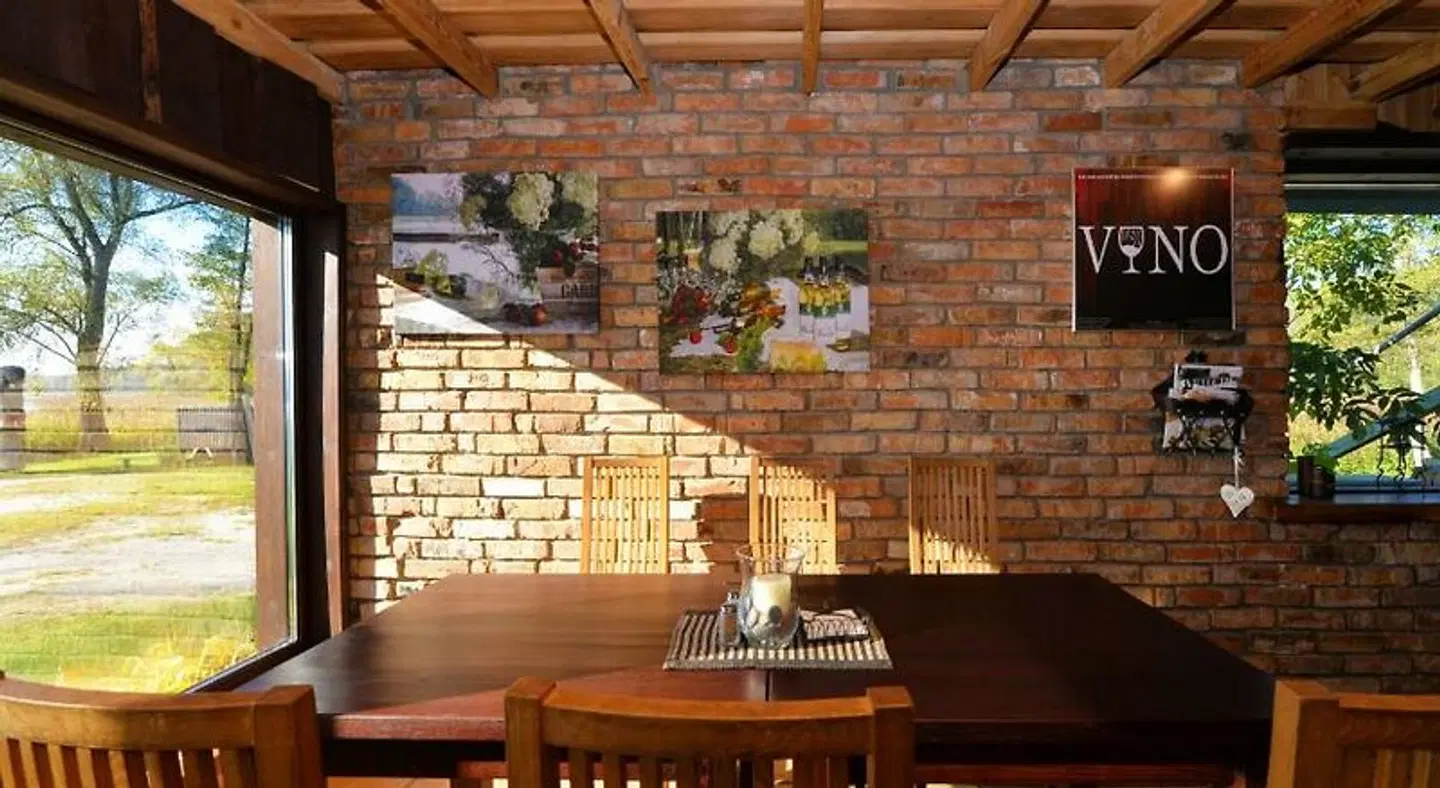 uvien's Pai'r' Bar