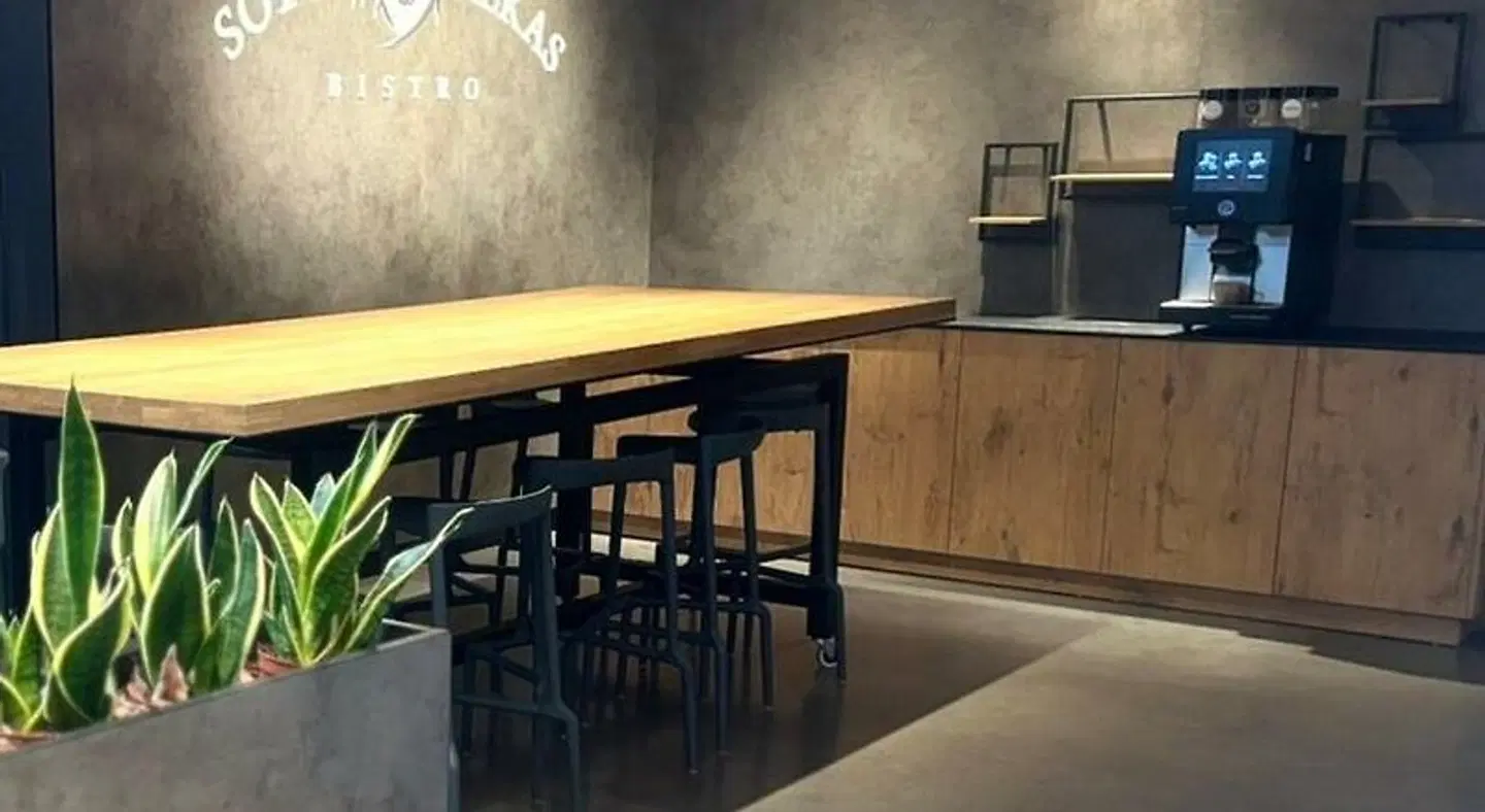 Light House Coliving Bar