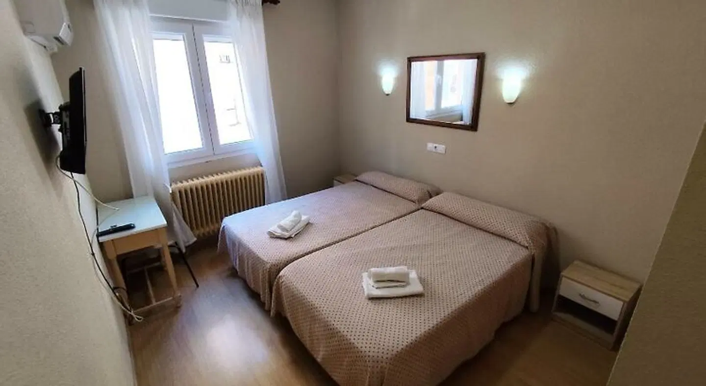 Hostal Hernán Cortés ROOM_EXAMPLE