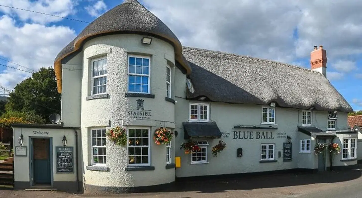 Blue Ball Inn EXTERIOR