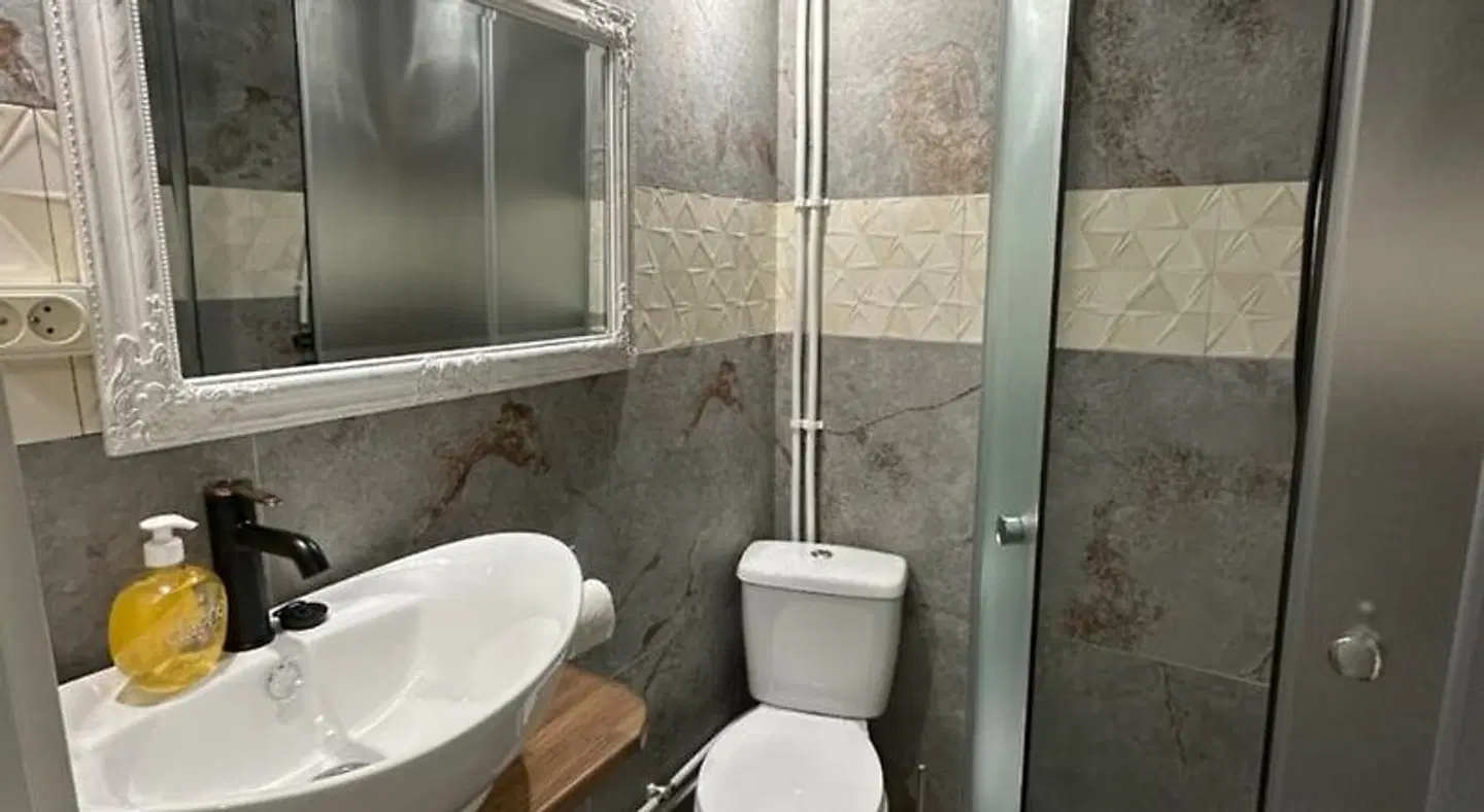 Tolli Hostel Badezimmer