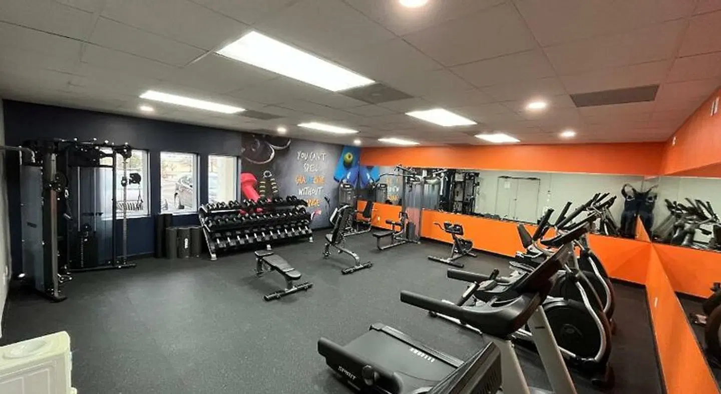 Orangewood Inn & Suites Kansas City Airport SPORTS_AND_LEISURE