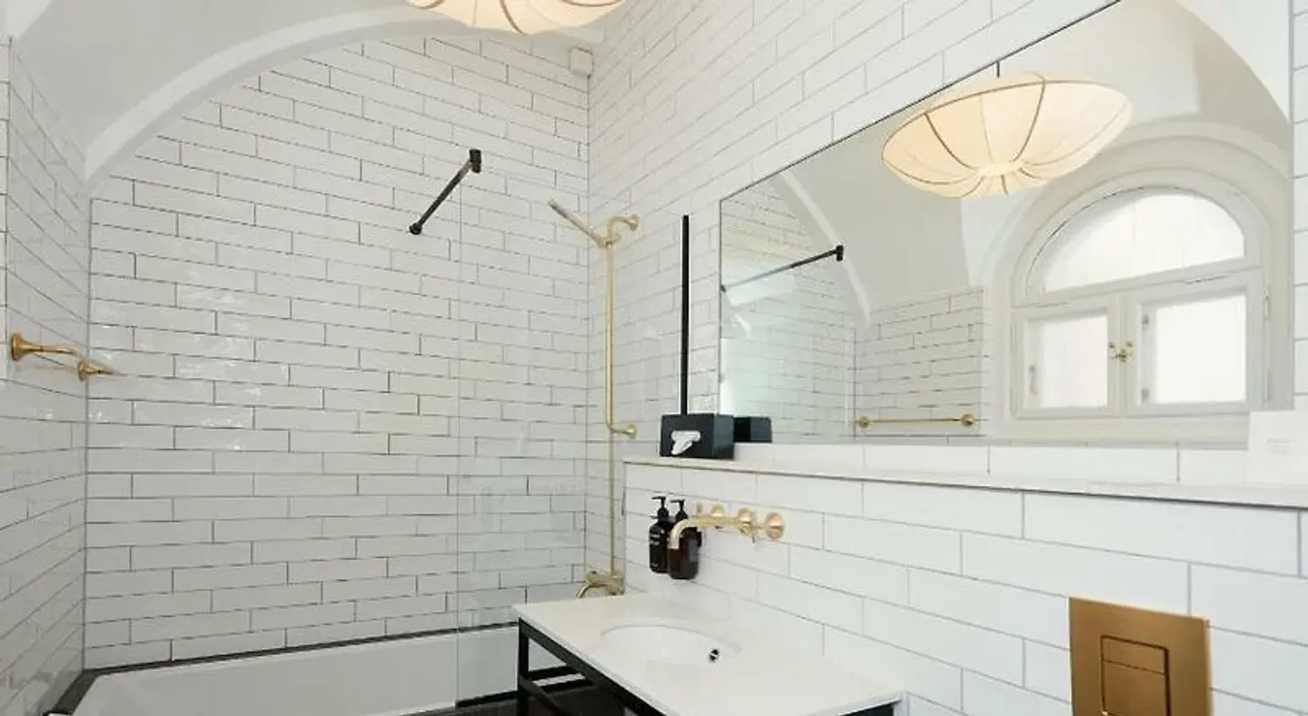 Ascot Apartments Badezimmer