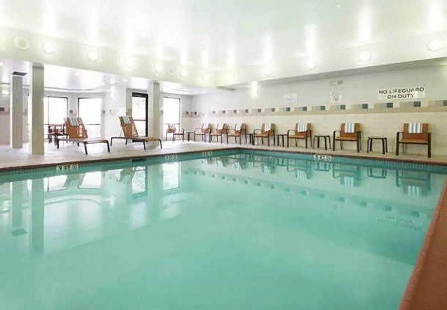 Courtyard By Marriott Salinas Monterey Hallenbad
