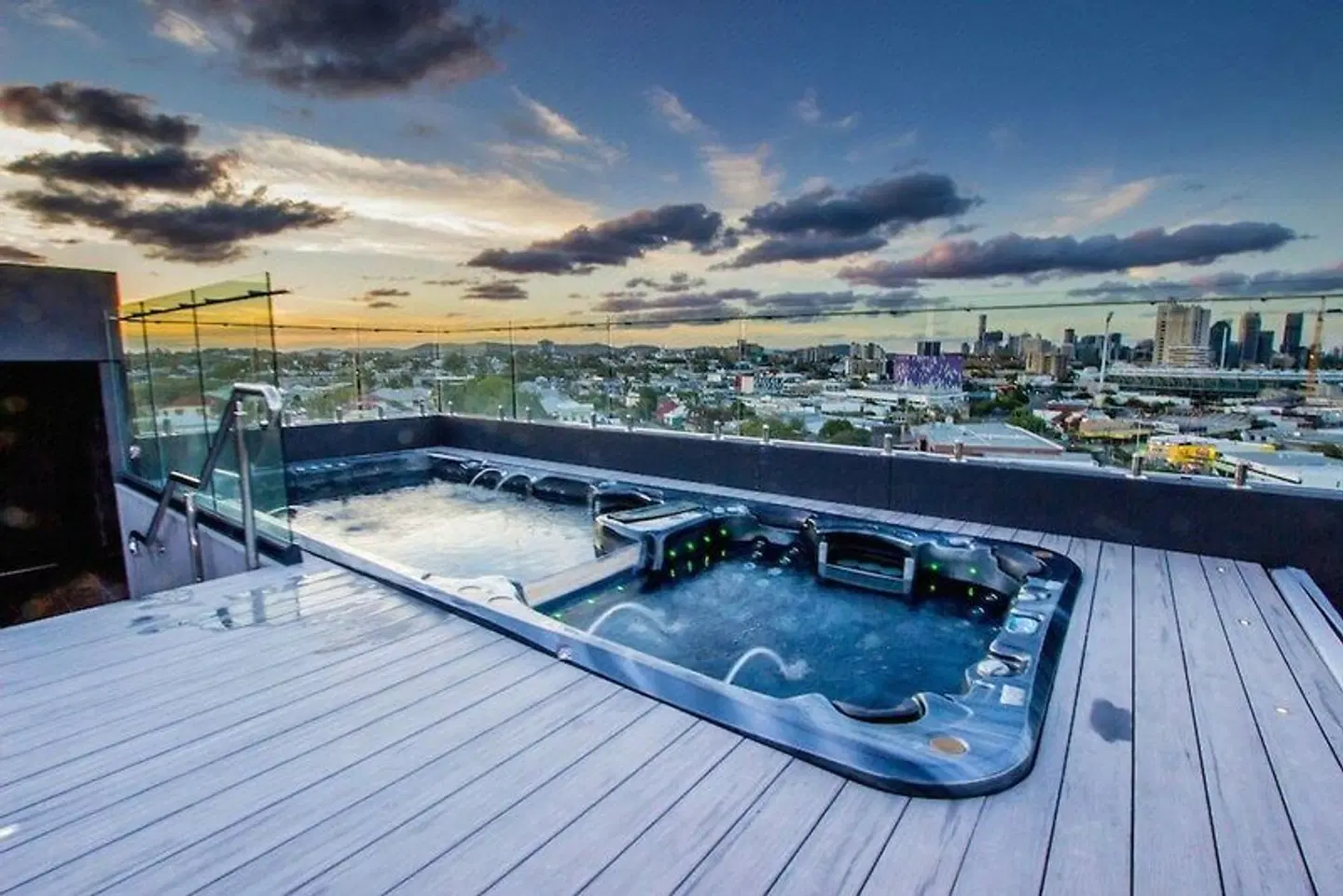 Eastwood Apartments OUTDOOR_POOL