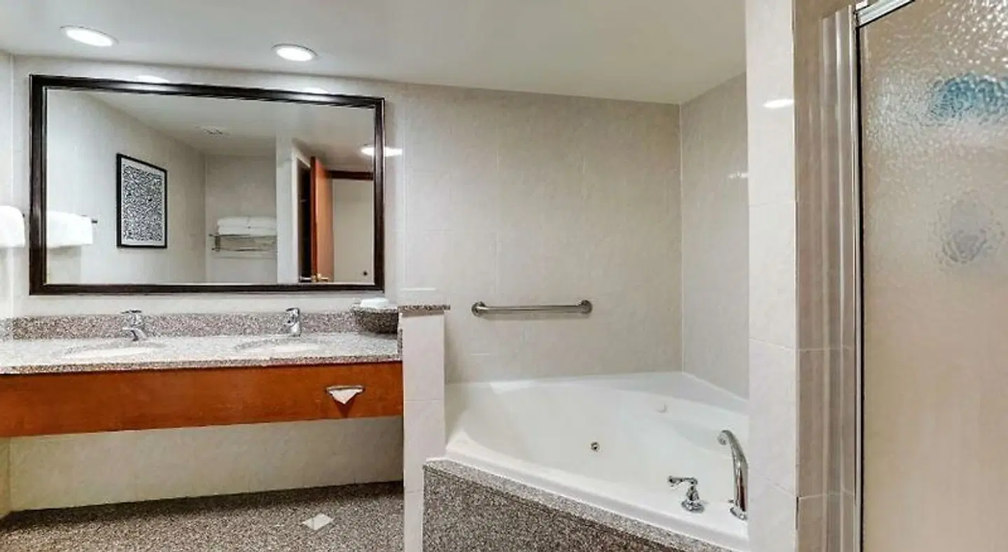 Drury Inn & Suites Birmingham Southwest Badezimmer