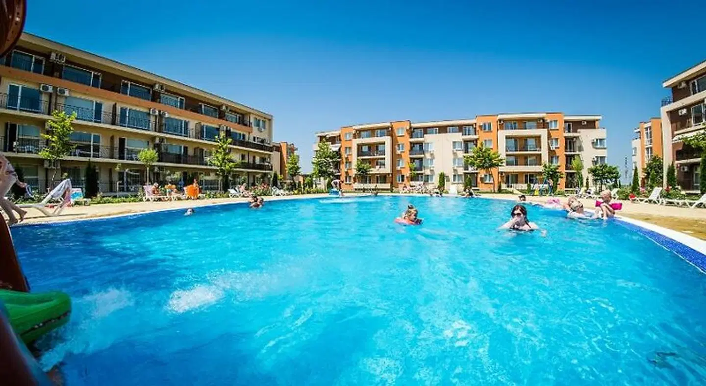 Holiday Garden Hotel OUTDOOR_POOL