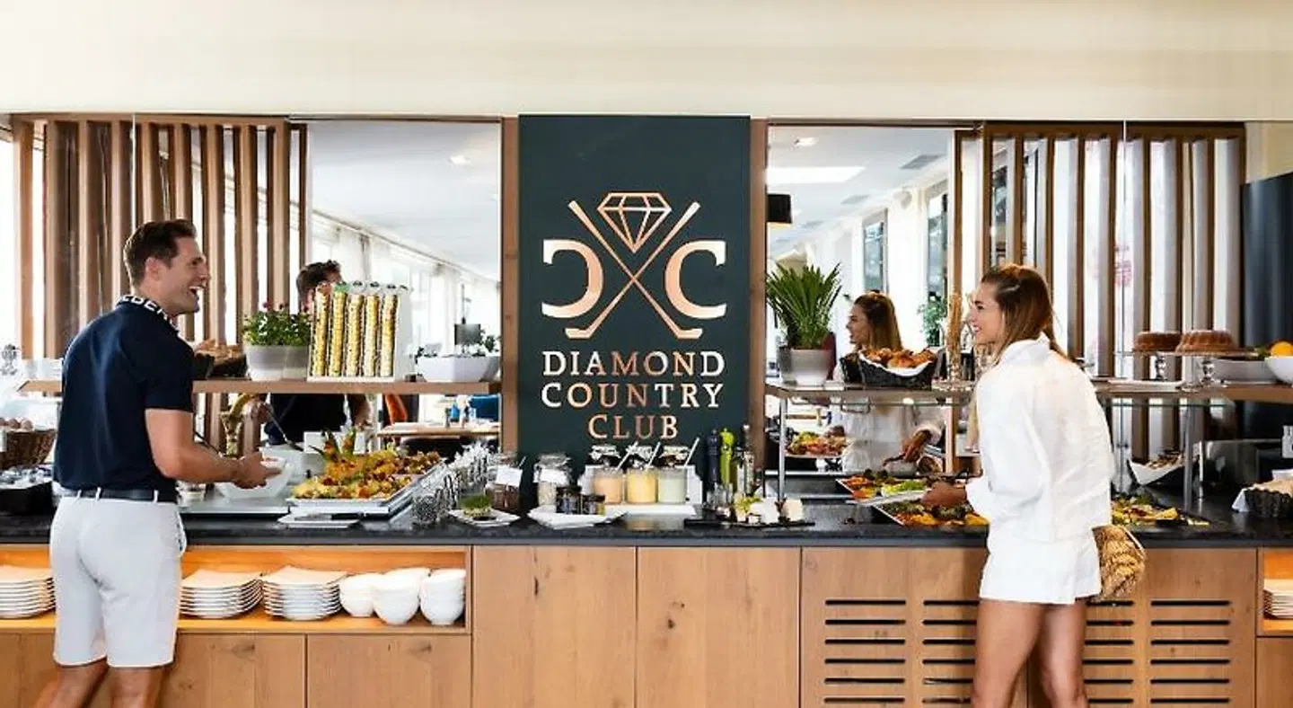 Diamond Country Club Bar