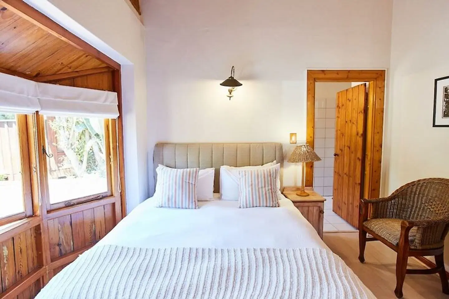 Under Milkwood Resort ROOM_EXAMPLE