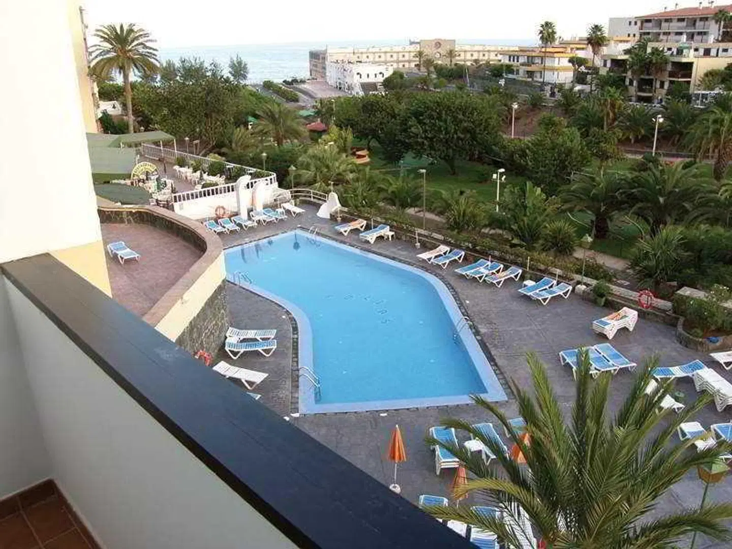 Aparthotel Folías OUTDOOR_POOL
