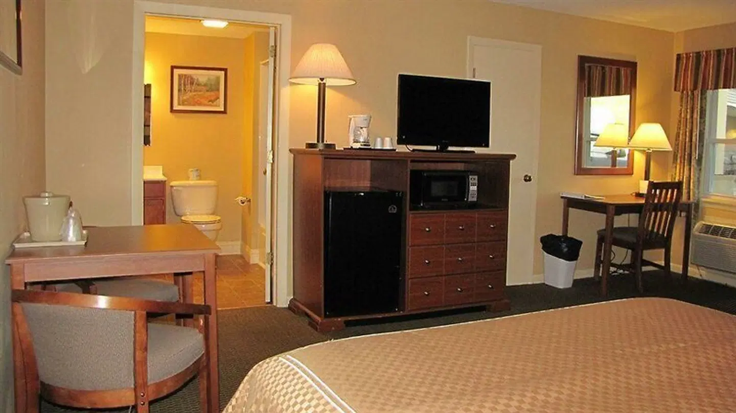 Mt. Madison Inn & Suites ROOM_EXAMPLE