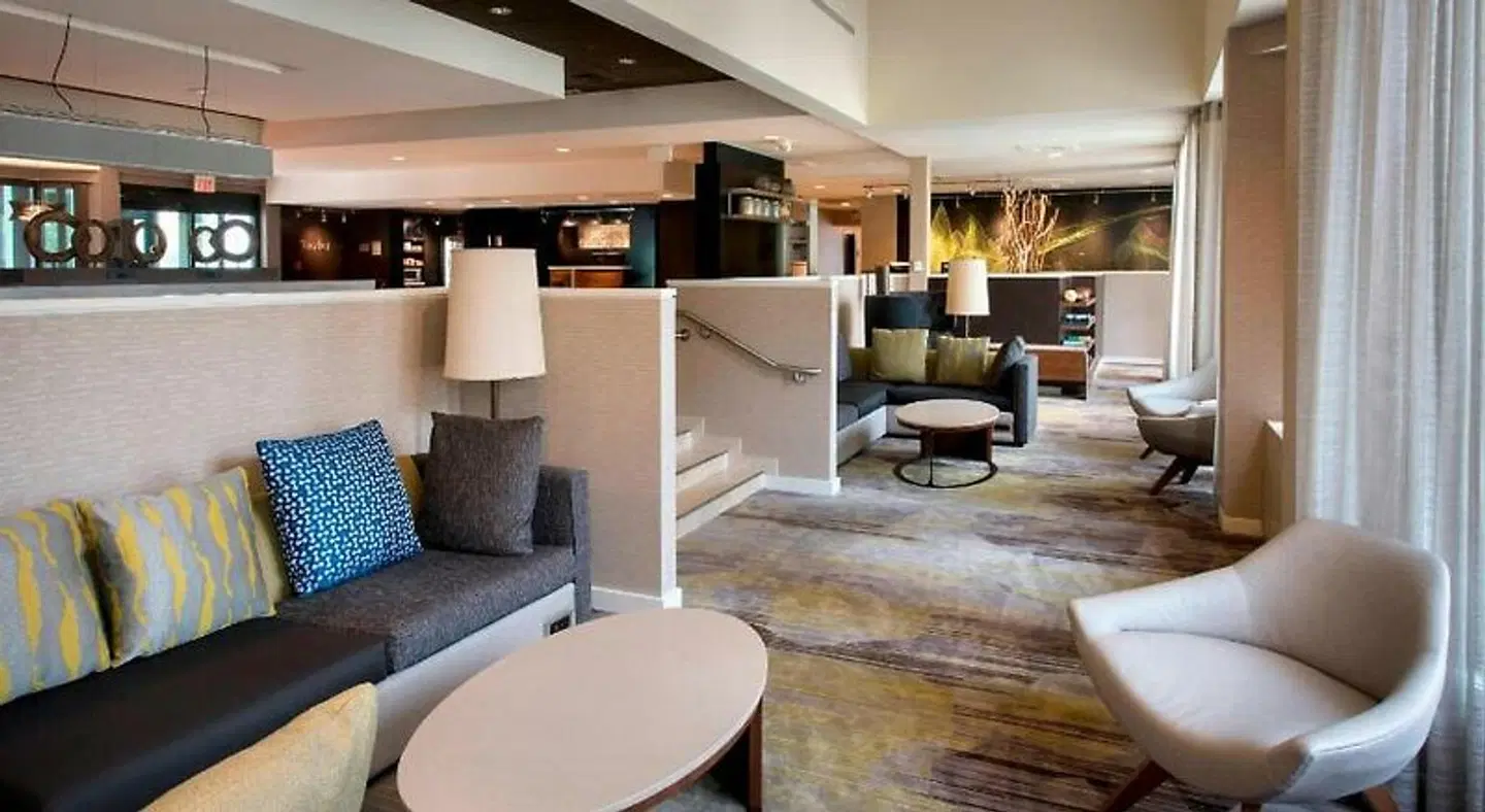 Courtyard by Marriott Norwalk Bar