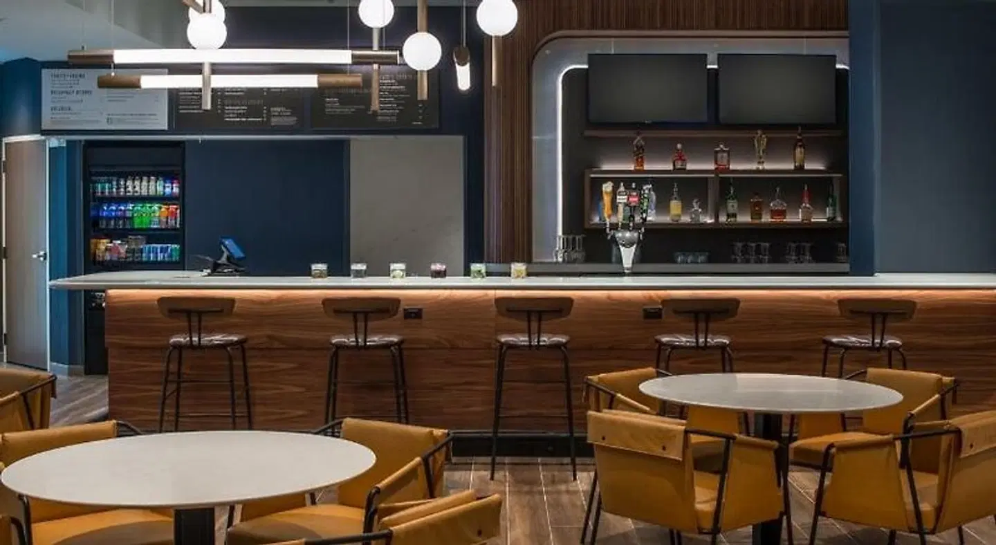 Courtyard by Marriott Olympia Bar