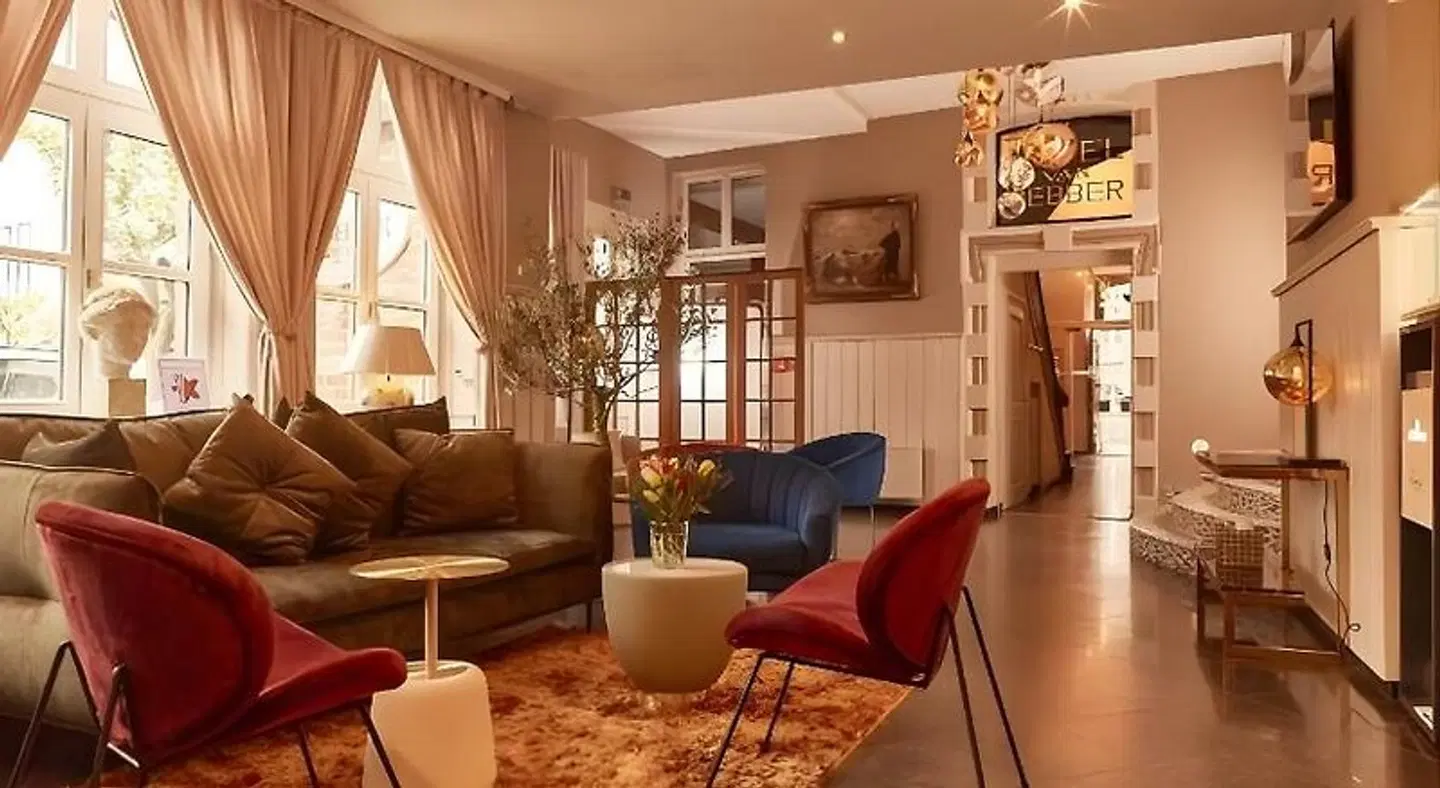 Van Bebber LOUNGE_LOBBY