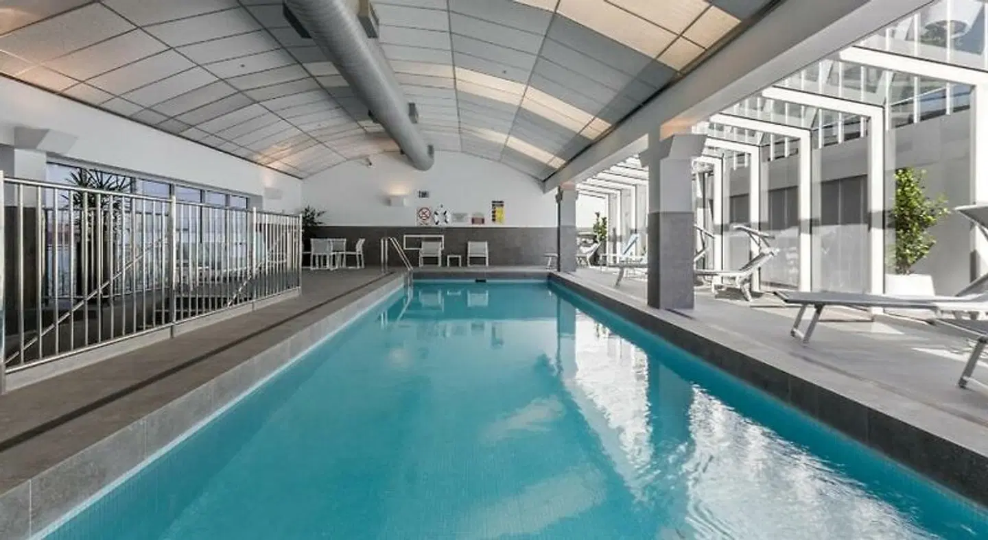Clarion Suites Gateway Hallenbad