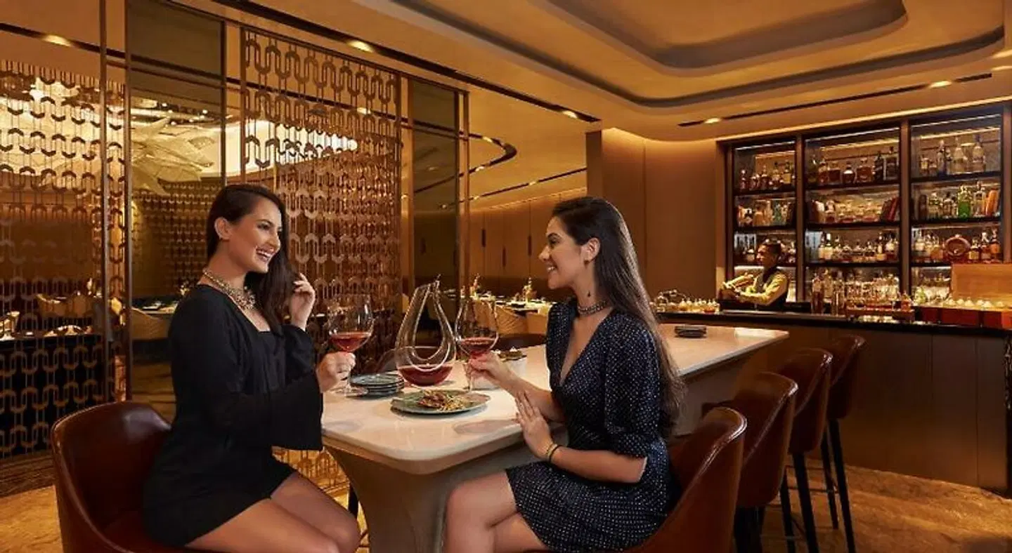 Courtyard by Marriott Mumbai International Airport Restaurant