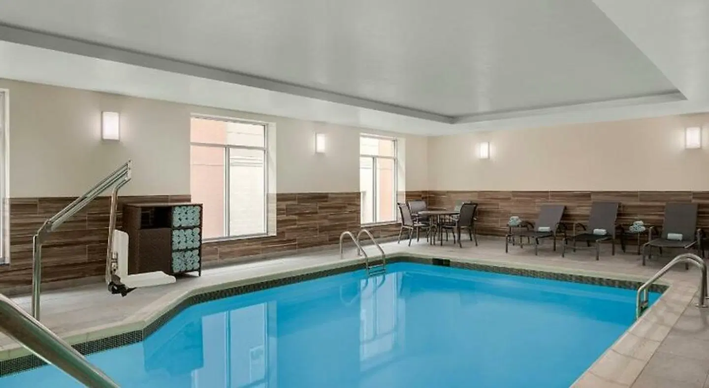 Fairfield by Marriott Inn & Suites Cincinnati Uptown/University Area Hallenbad