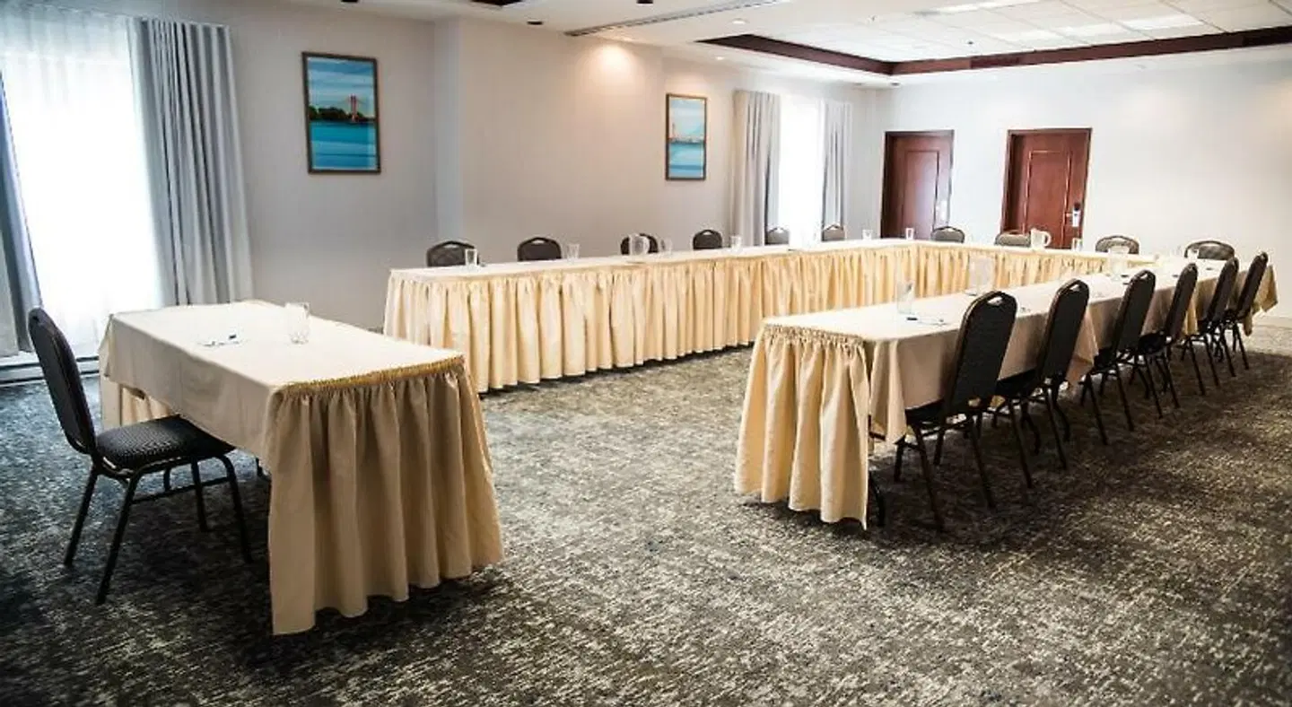 Hampton Inn & Suites by Hilton Laval Konferenz