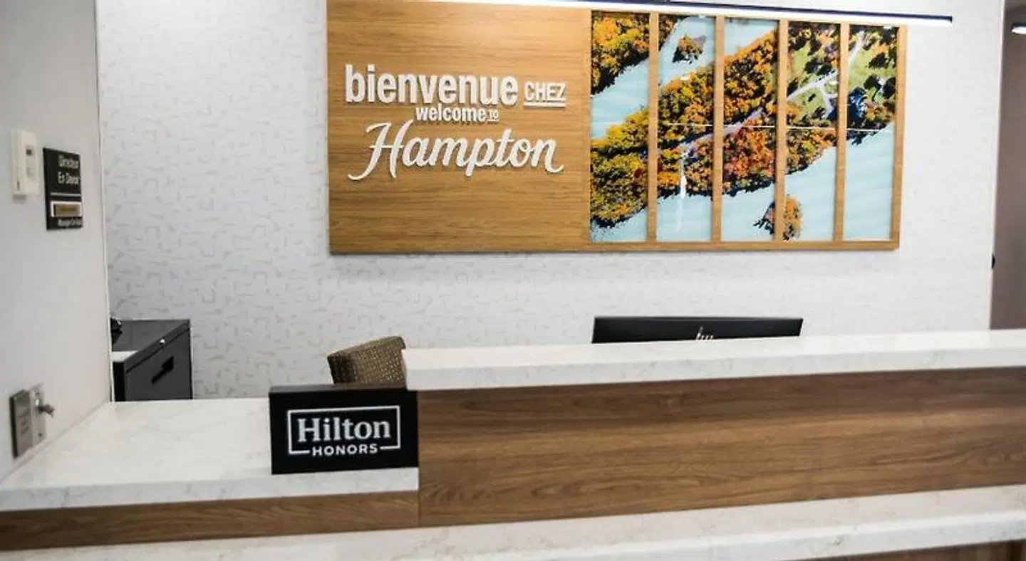 Hampton Inn & Suites by Hilton Laval LOUNGE_LOBBY