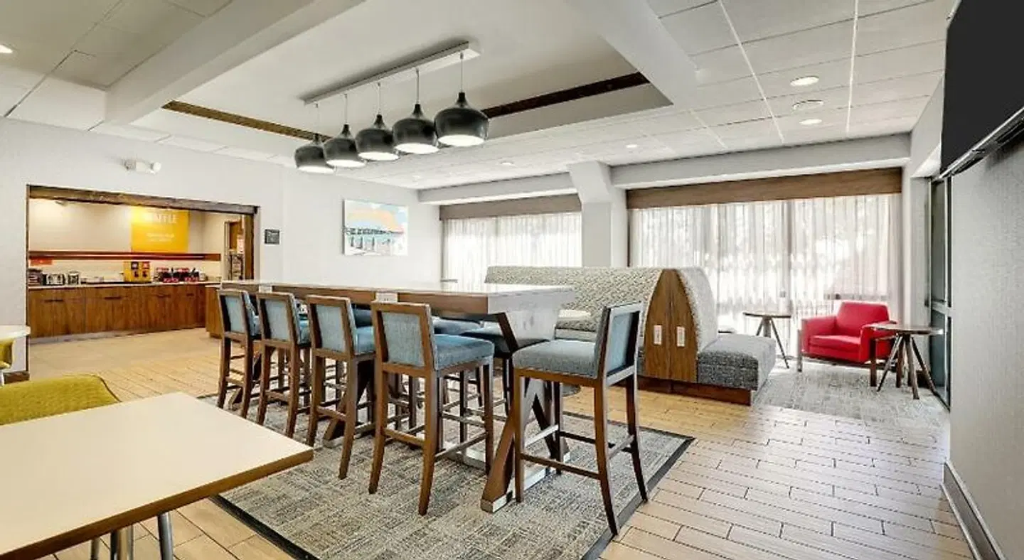 Hampton Inn Beaufort Bar
