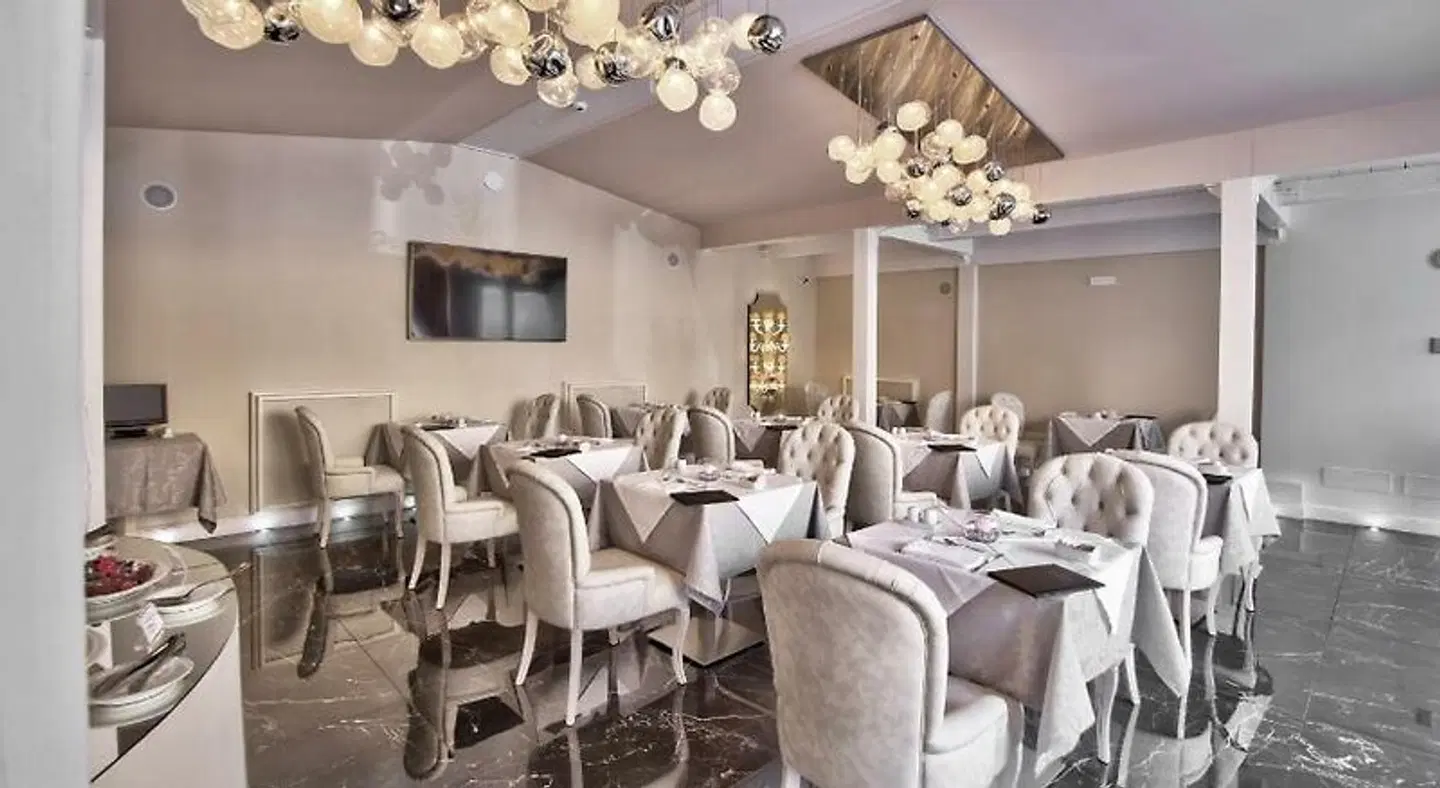 The Moon Boutique Hotel Restaurant
