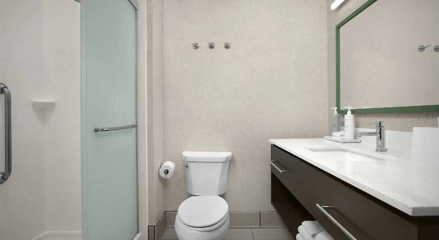 Home2 Suites by Hilton Hattiesburg Badezimmer