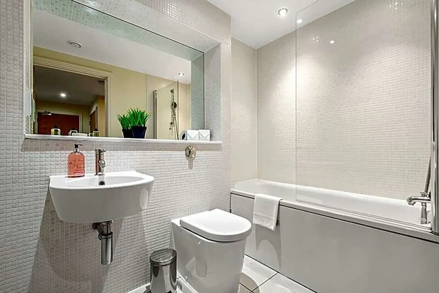 Lanterns Court Serviced Apartments by TheSqua.re Badezimmer