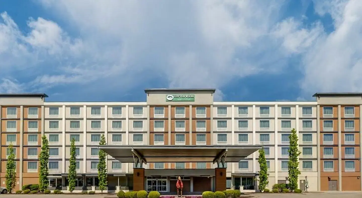 Cottonwood Airport & Expo Hotel Louisville EXTERIOR