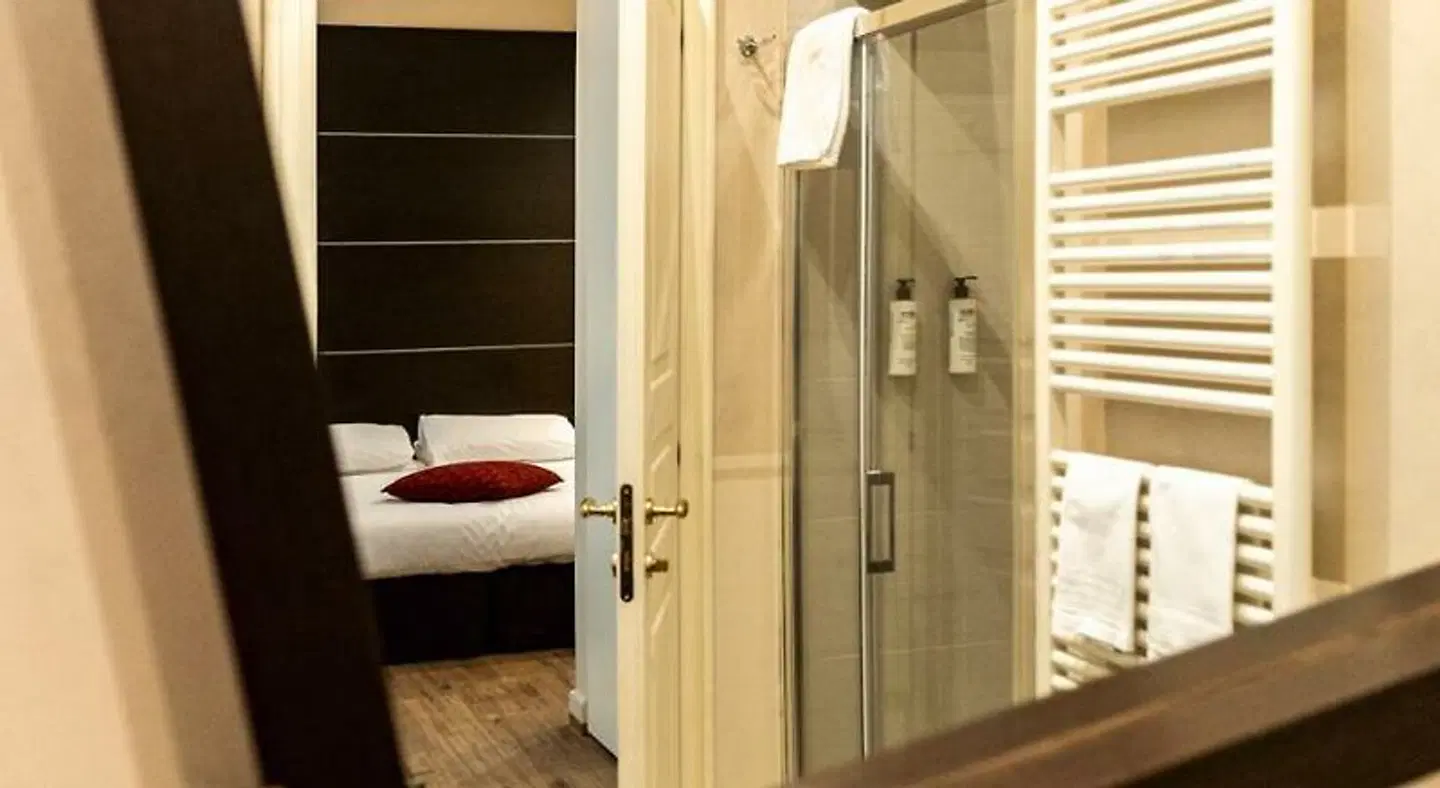 TownHouse 33 Boutique Hotel Badezimmer