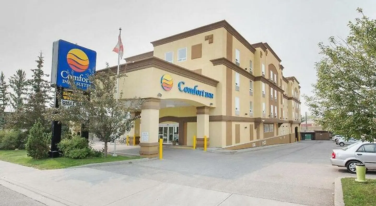 Comfort Inn & Suites University EXTERIOR