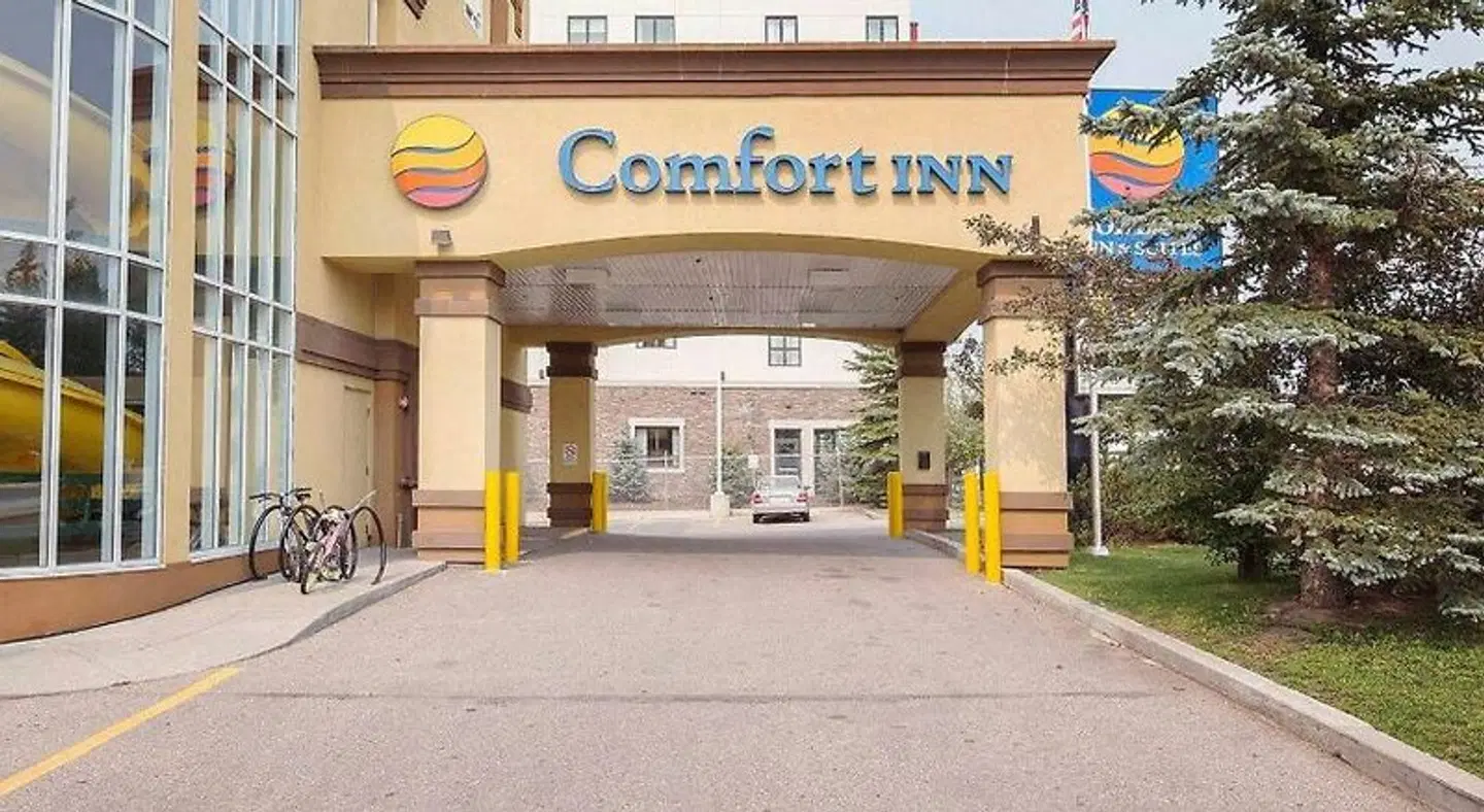 Comfort Inn & Suites University EXTERIOR