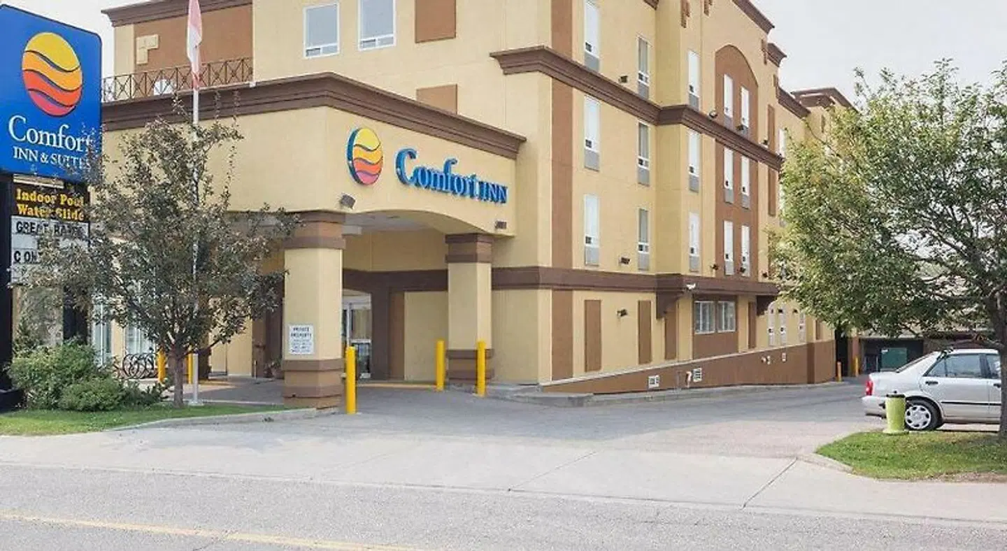 Comfort Inn & Suites University EXTERIOR