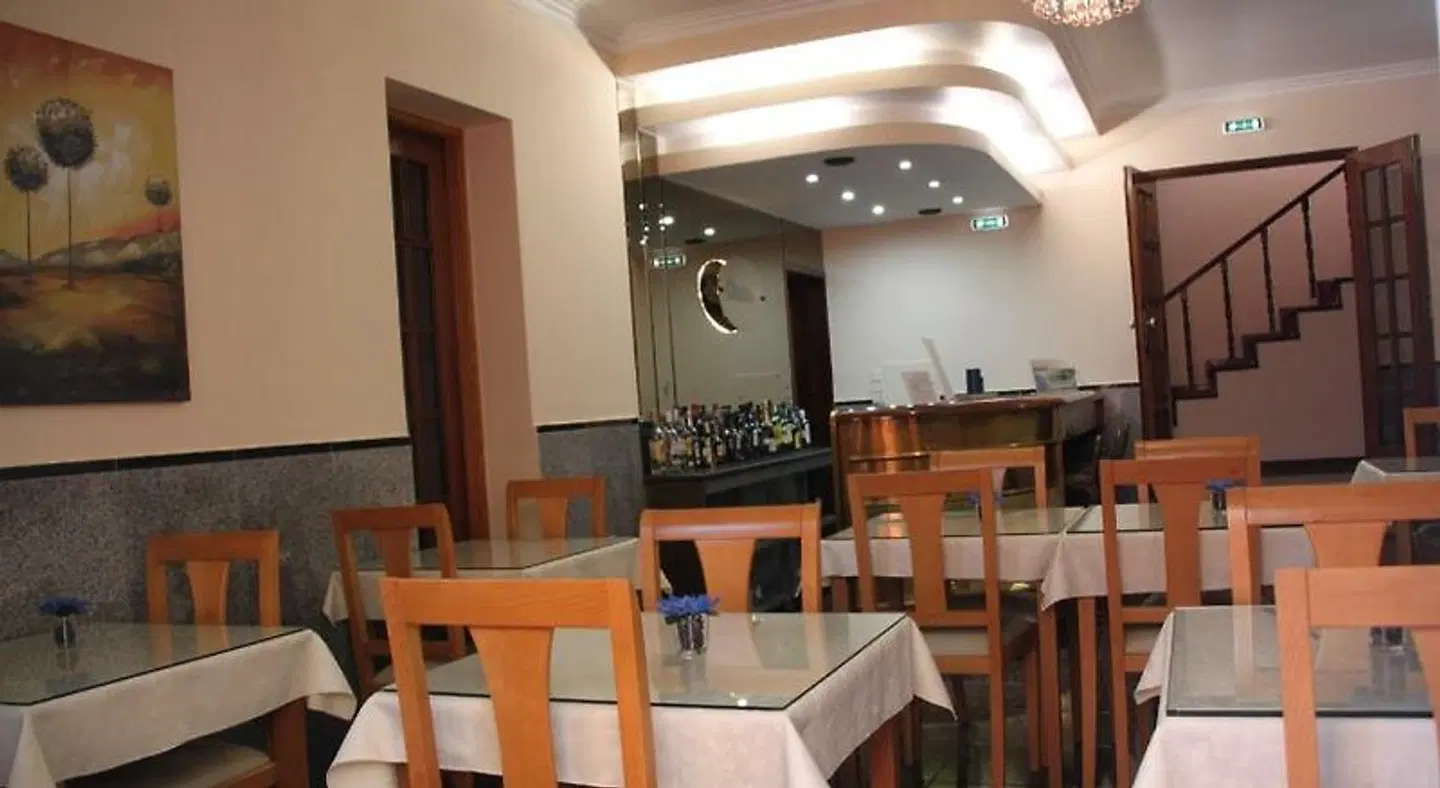 Quasar Bar