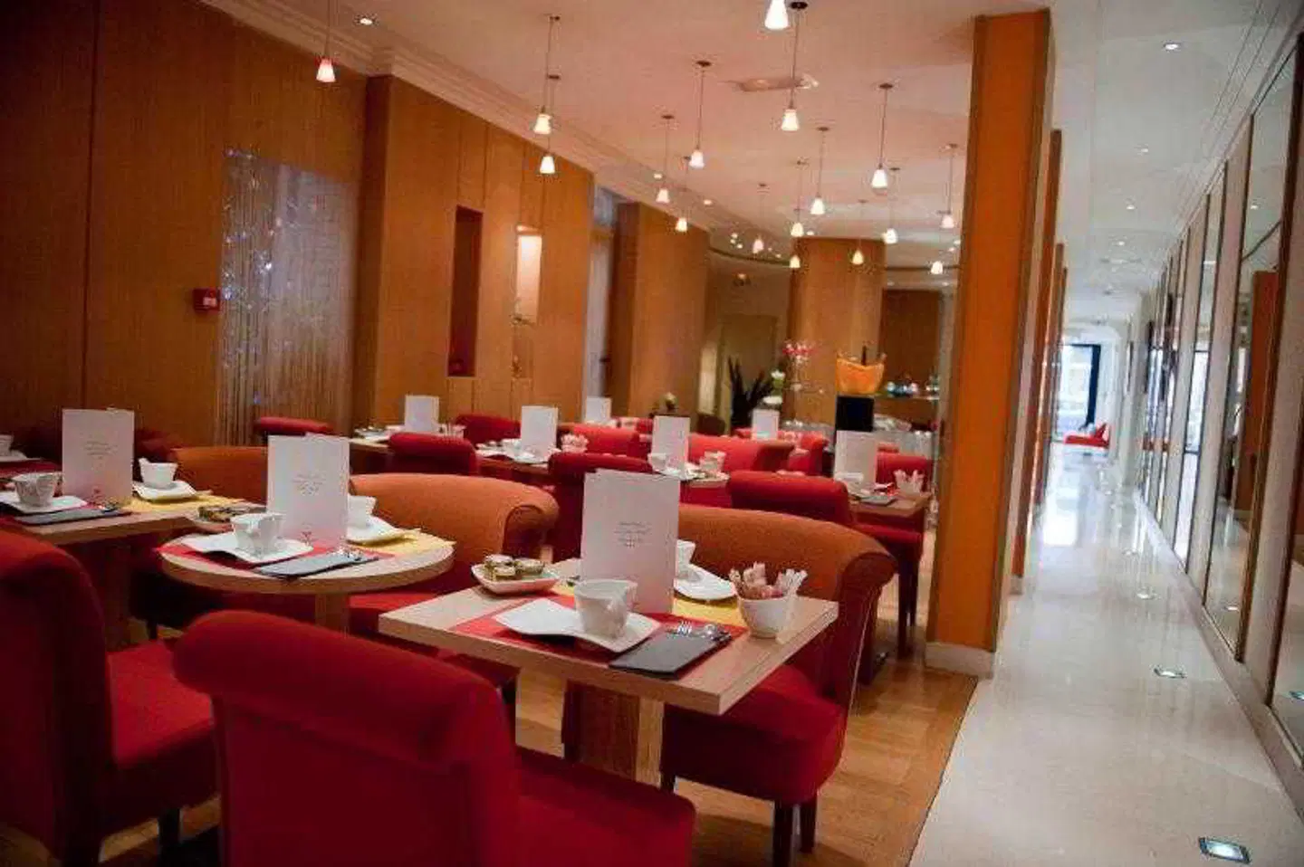 Westside Arc de Triomphe Restaurant