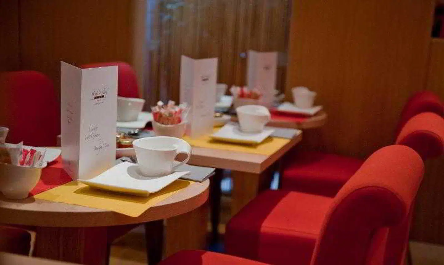 Westside Arc de Triomphe Restaurant