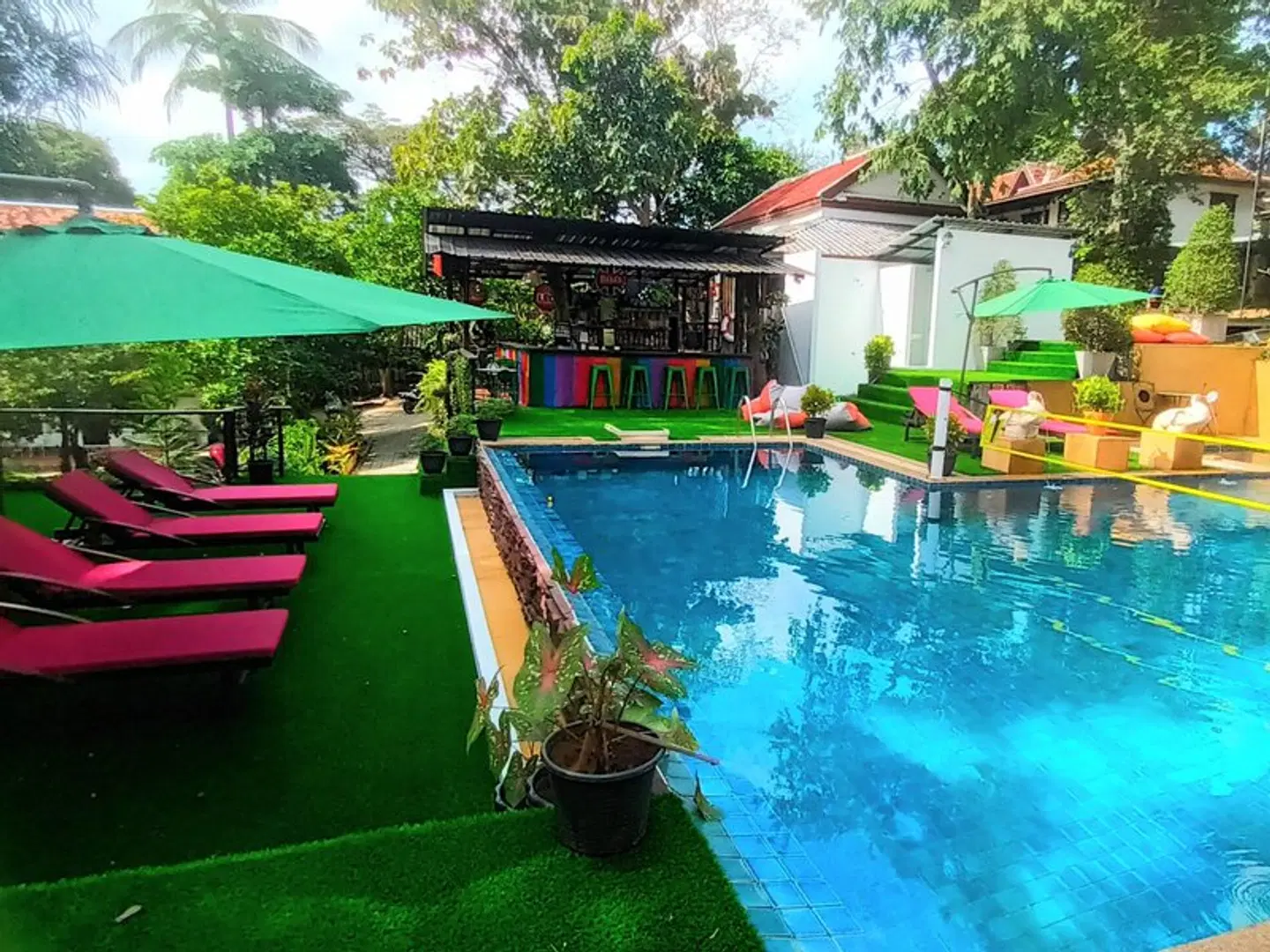 Alpha Gay Resort & Spa OUTDOOR_POOL