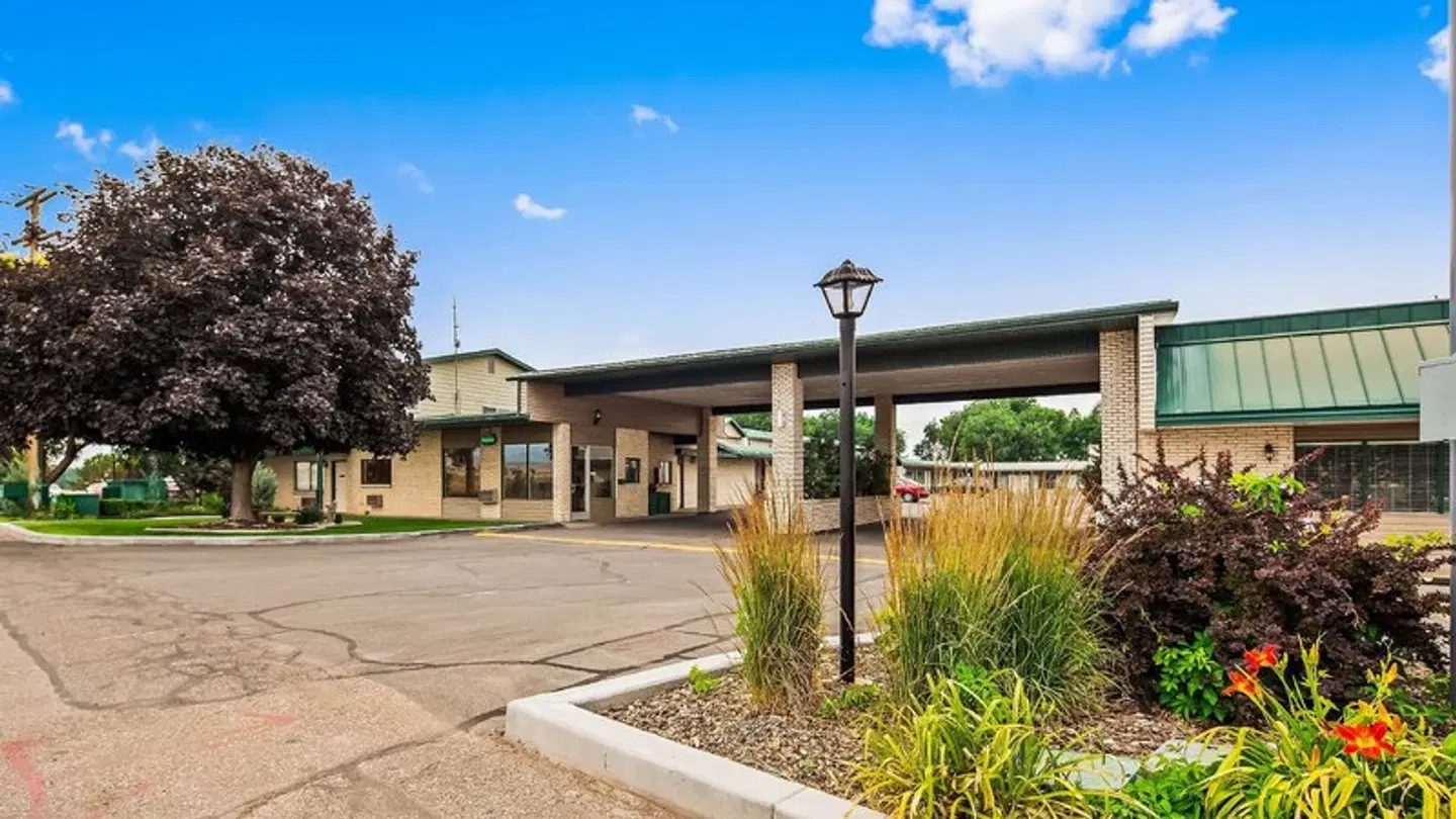 Best Western Paradise Inn & Resort EXTERIOR