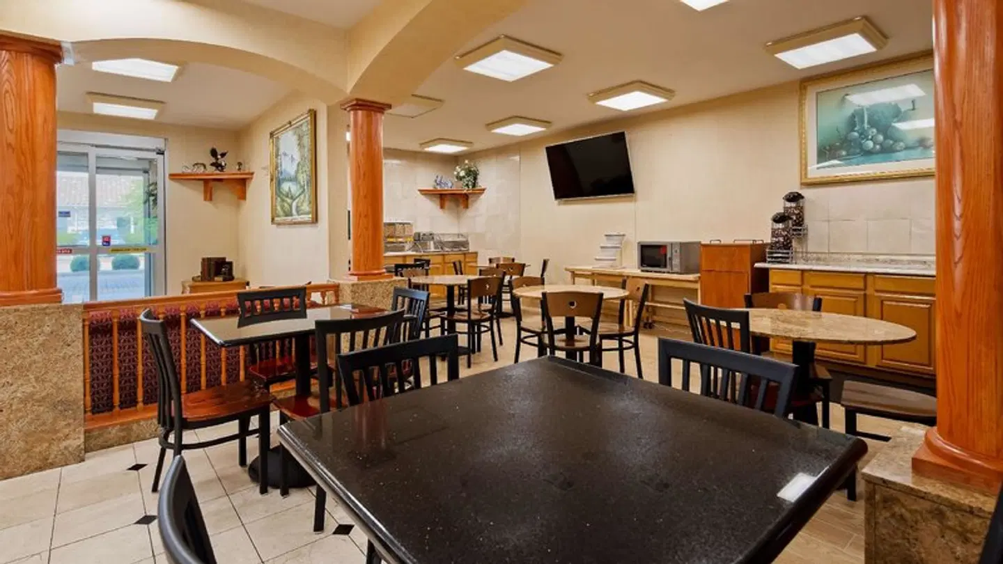 SureStay Plus Hotel By Best Western Mesquite Bar