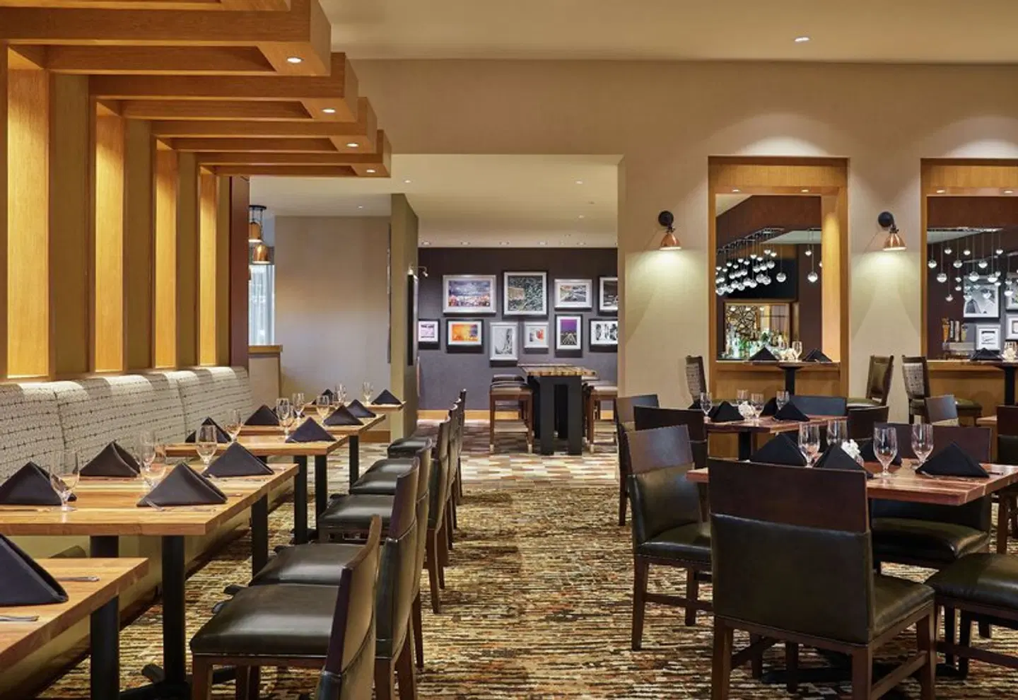 DoubleTree by Hilton Houston Intercontinental Airport Bar