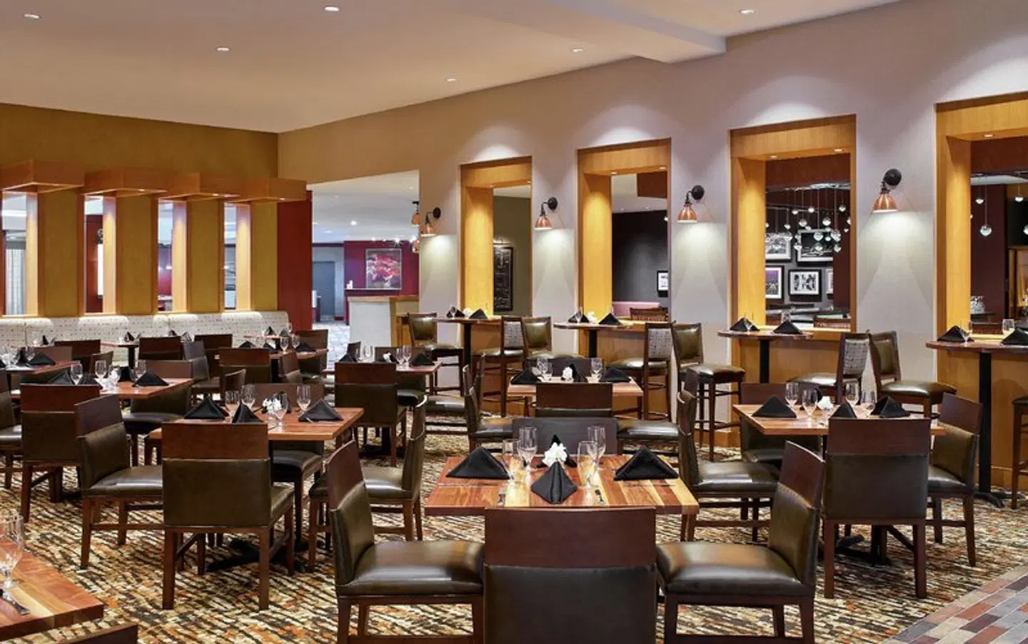 DoubleTree by Hilton Houston Intercontinental Airport Bar