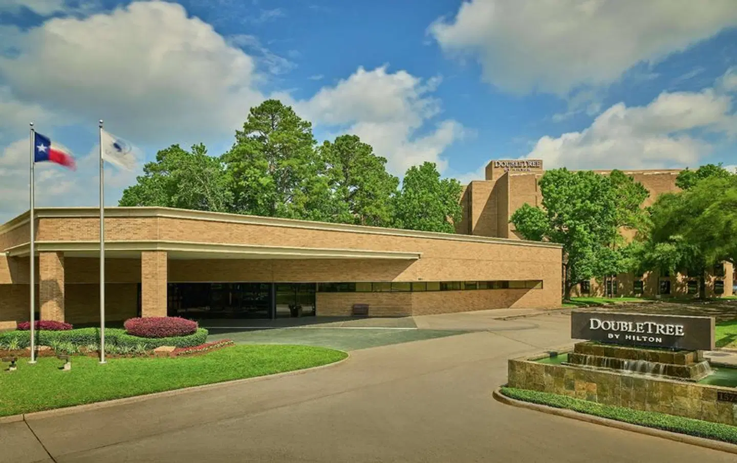 DoubleTree by Hilton Houston Intercontinental Airport EXTERIOR