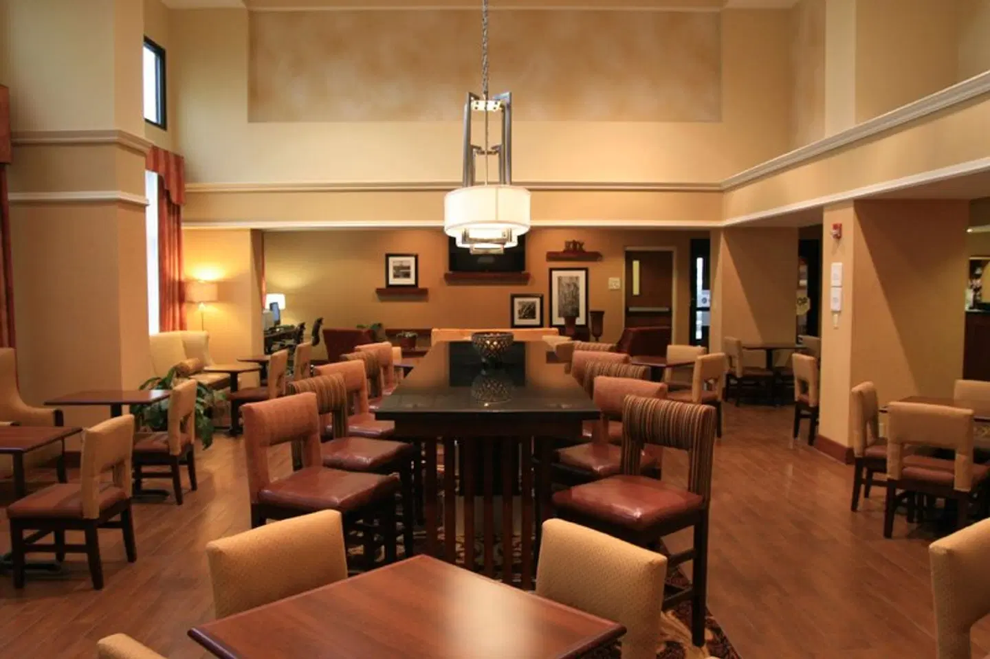 Hampton Inn & Suites Springfield-Southwest Bar