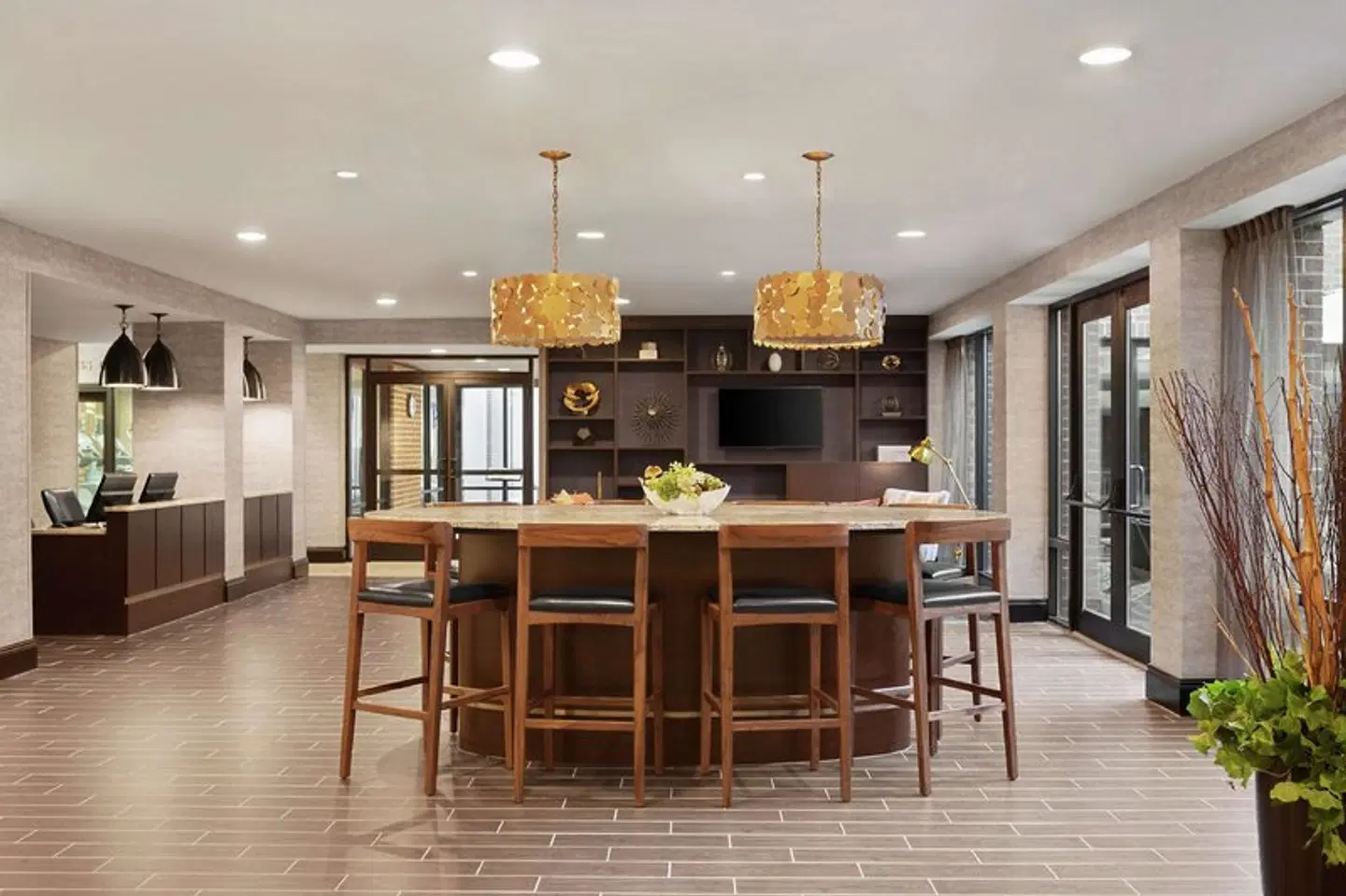 DoubleTree by Hilton McLean Tysons Bar