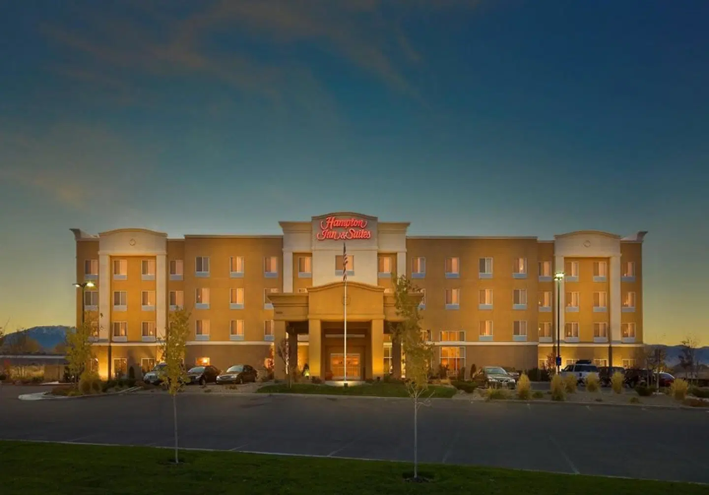 Hampton Inn & Suites Reno EXTERIOR